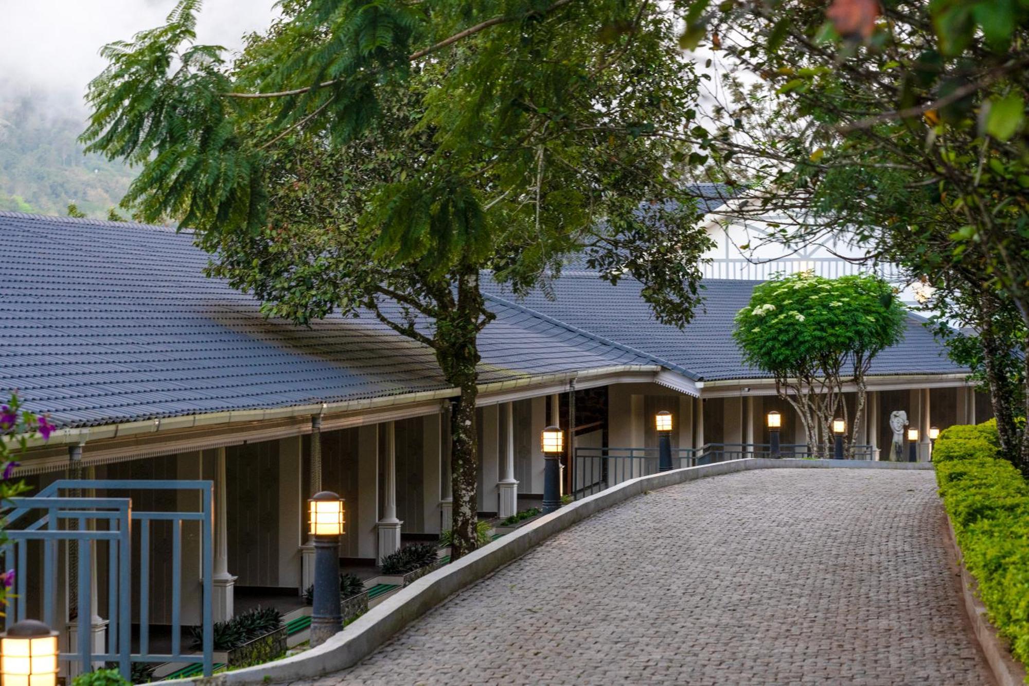 Le Montfort Resort ムンナール エクステリア 写真